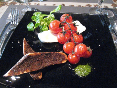 "Tomatoes Grappe Roties et Mozzarella", Tomatoes and Mozzarella Cheese, Bread Spread With Black Olives and Basil Sauce