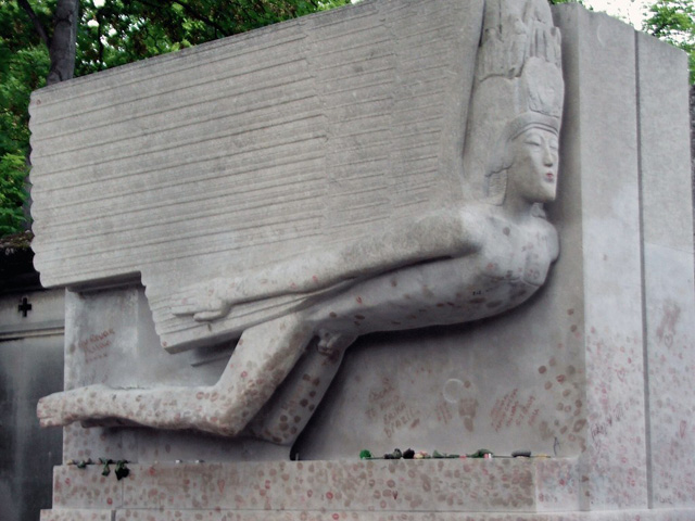 Pere Lachaise Cemetery - Oscar Wilde