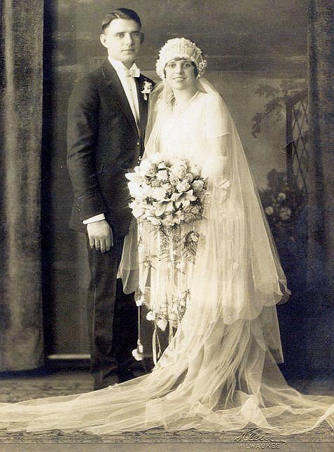 Hap & Leone (November 27, 1926) (Mike's Aunt) (Ollie's Sis)